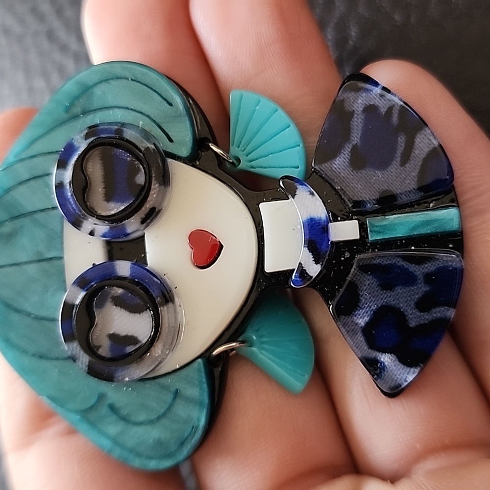Brooch